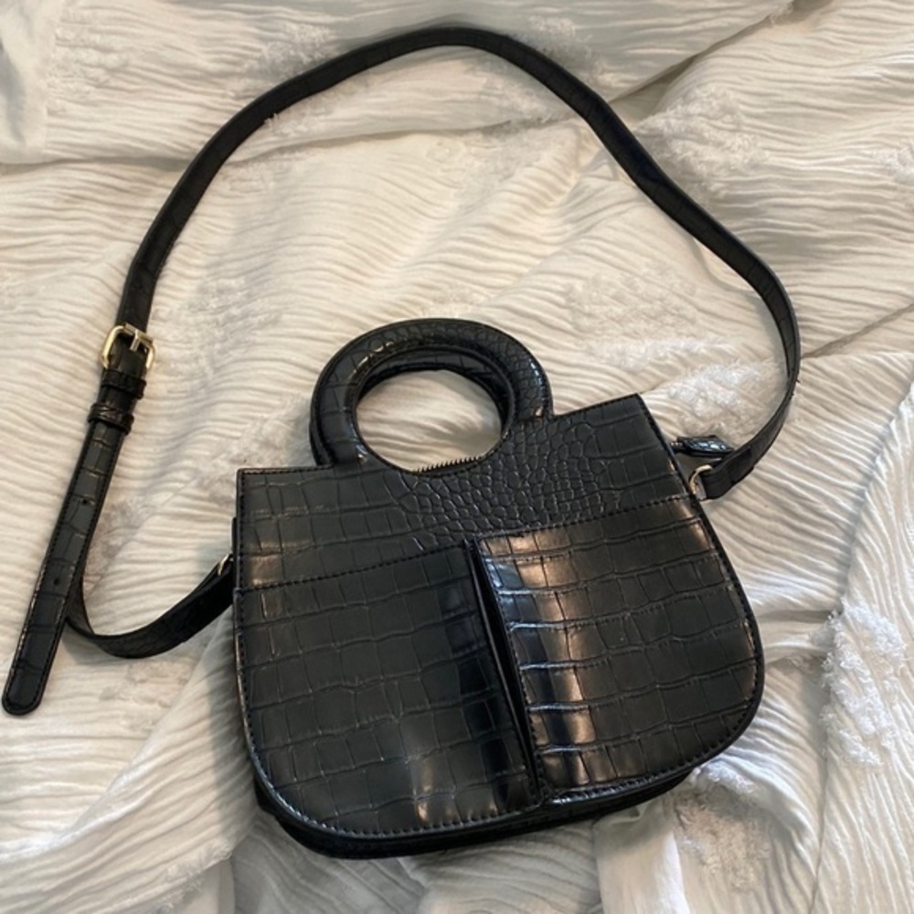 STREET Level purse black strap on or off neat detail bag